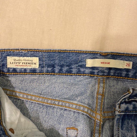 Levi’s Wedgie Jeans - Picture 2 of 5